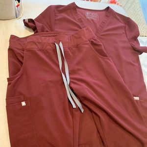 Fig scrubs size small